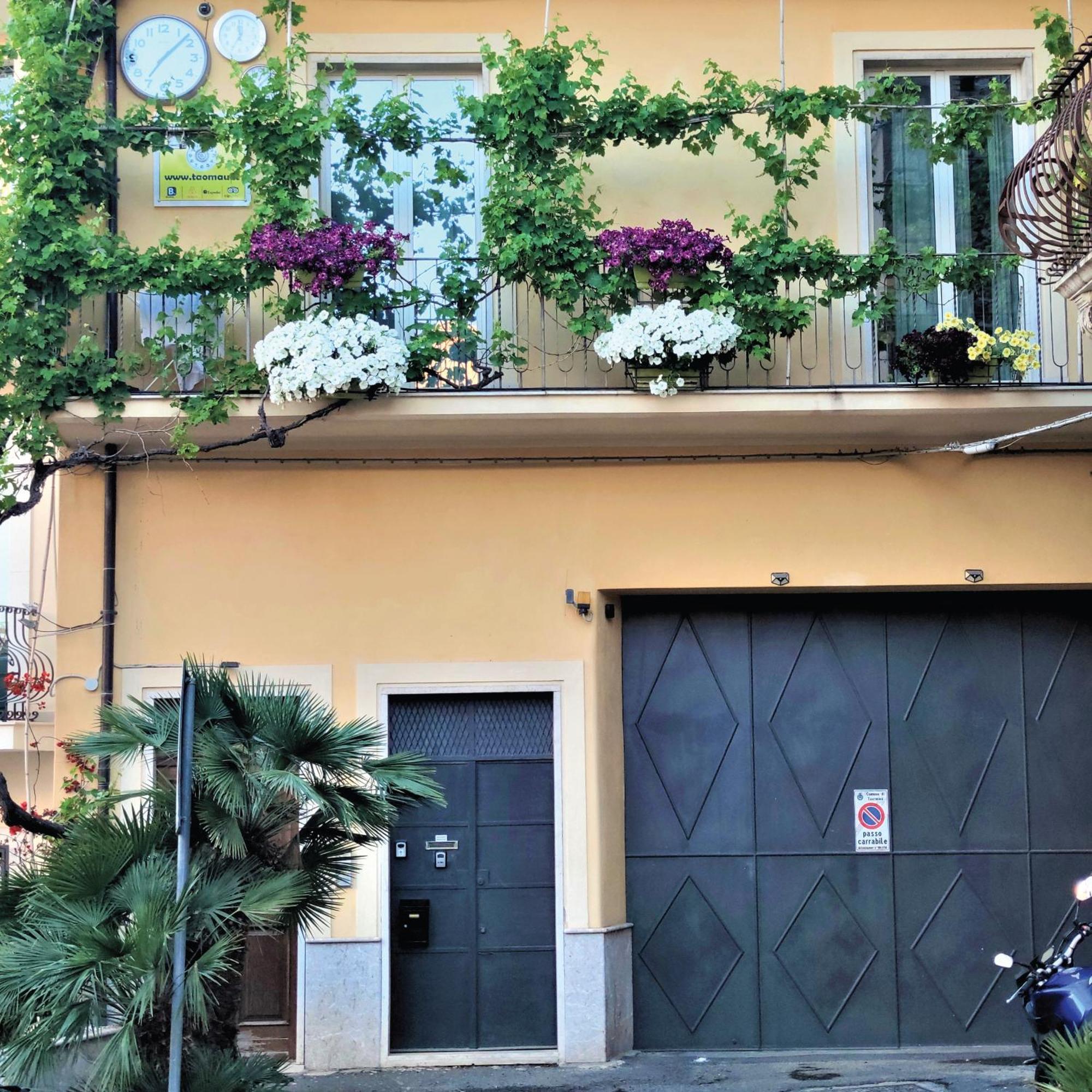 Taomau - Duomo Square Apartment Taormina Exterior photo
